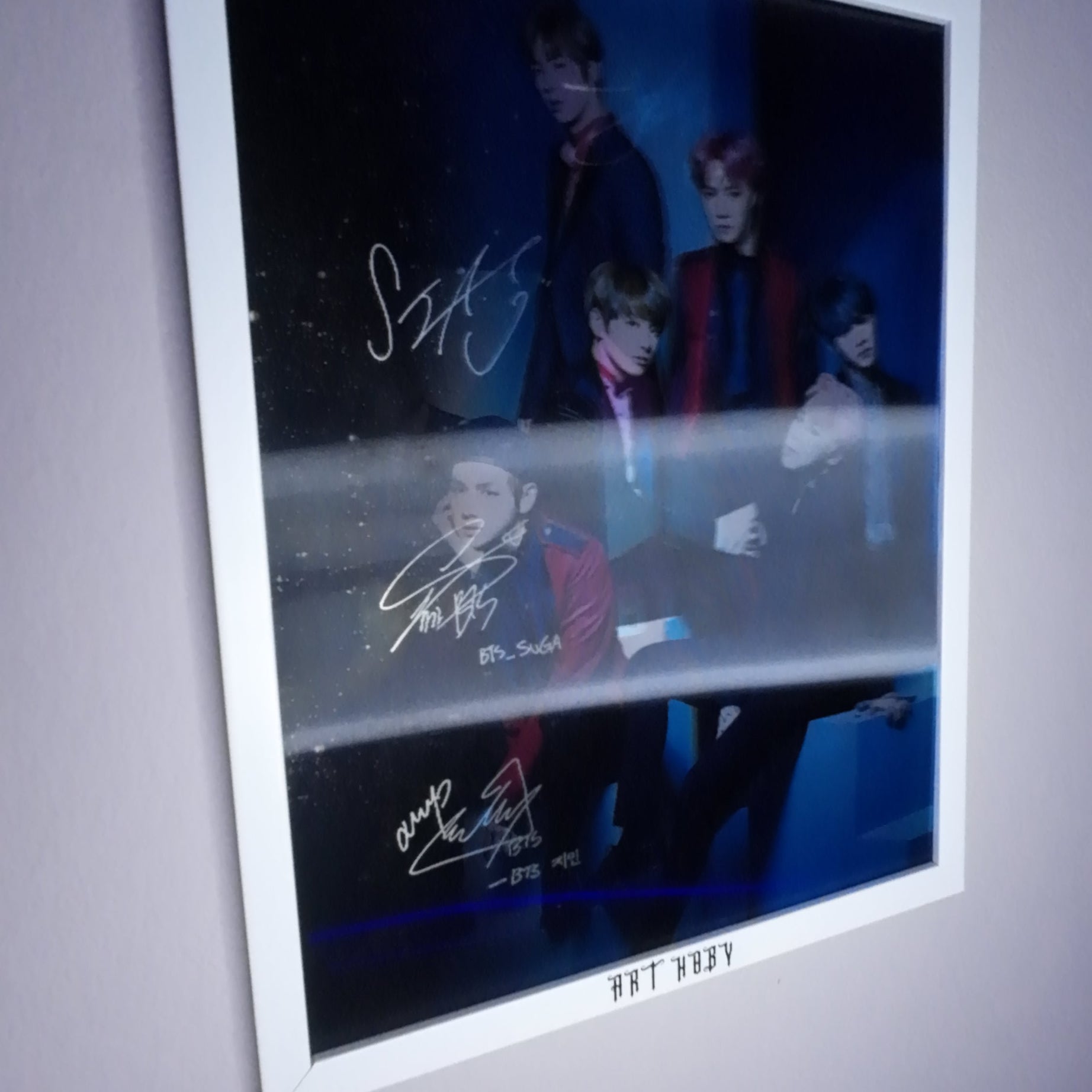 BTS Oda Dekor Posteri – 3D K-pop İmza ve Fotoğraf (Lenticular)