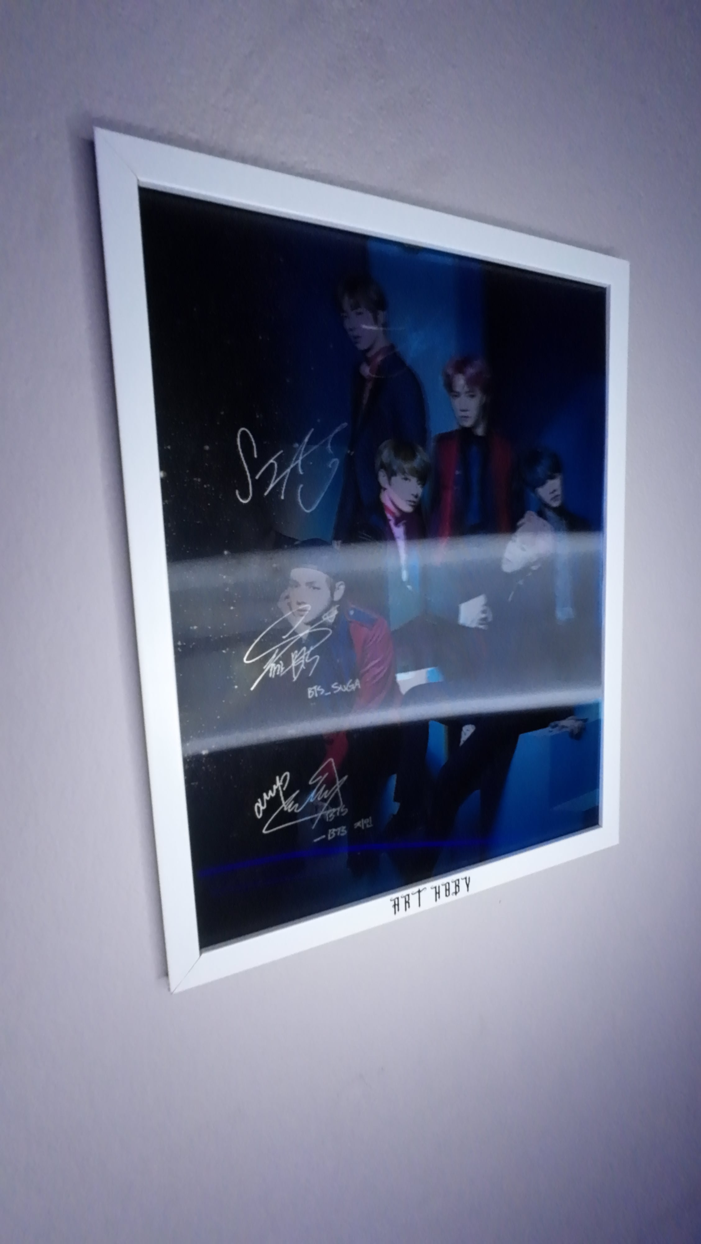 BTS Oda Dekor Posteri – 3D K-pop İmza ve Fotoğraf (Lenticular)