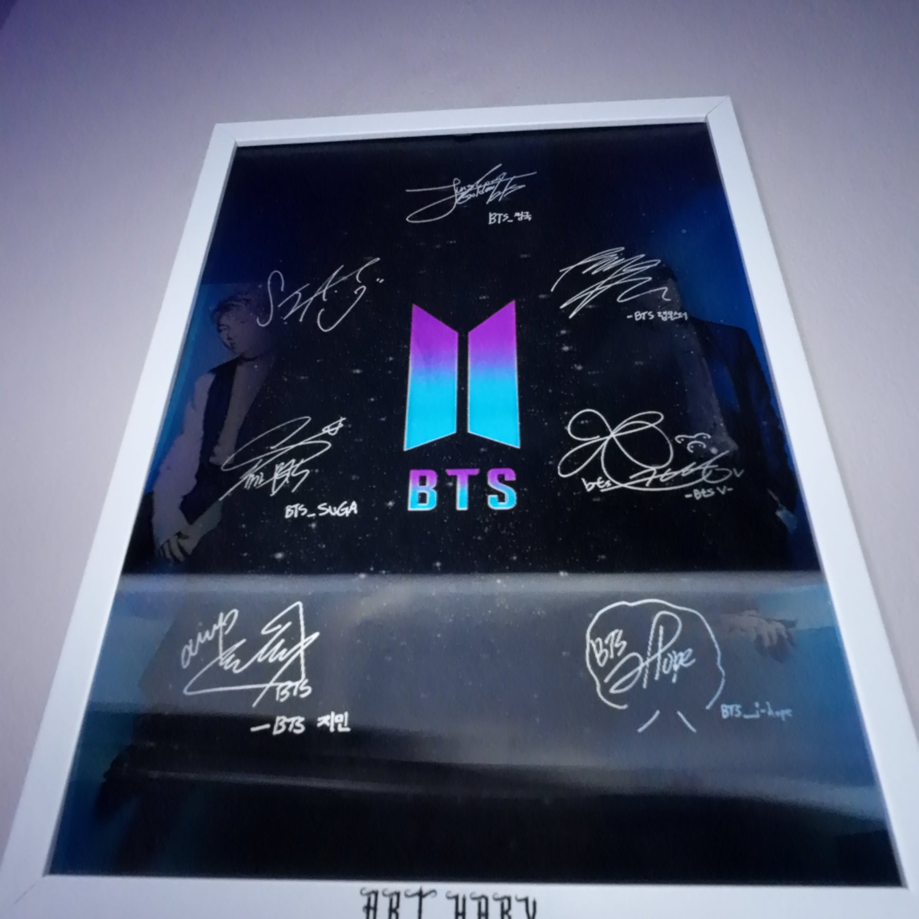 BTS Oda Dekor Posteri – 3D K-pop İmza ve Fotoğraf (Lenticular)