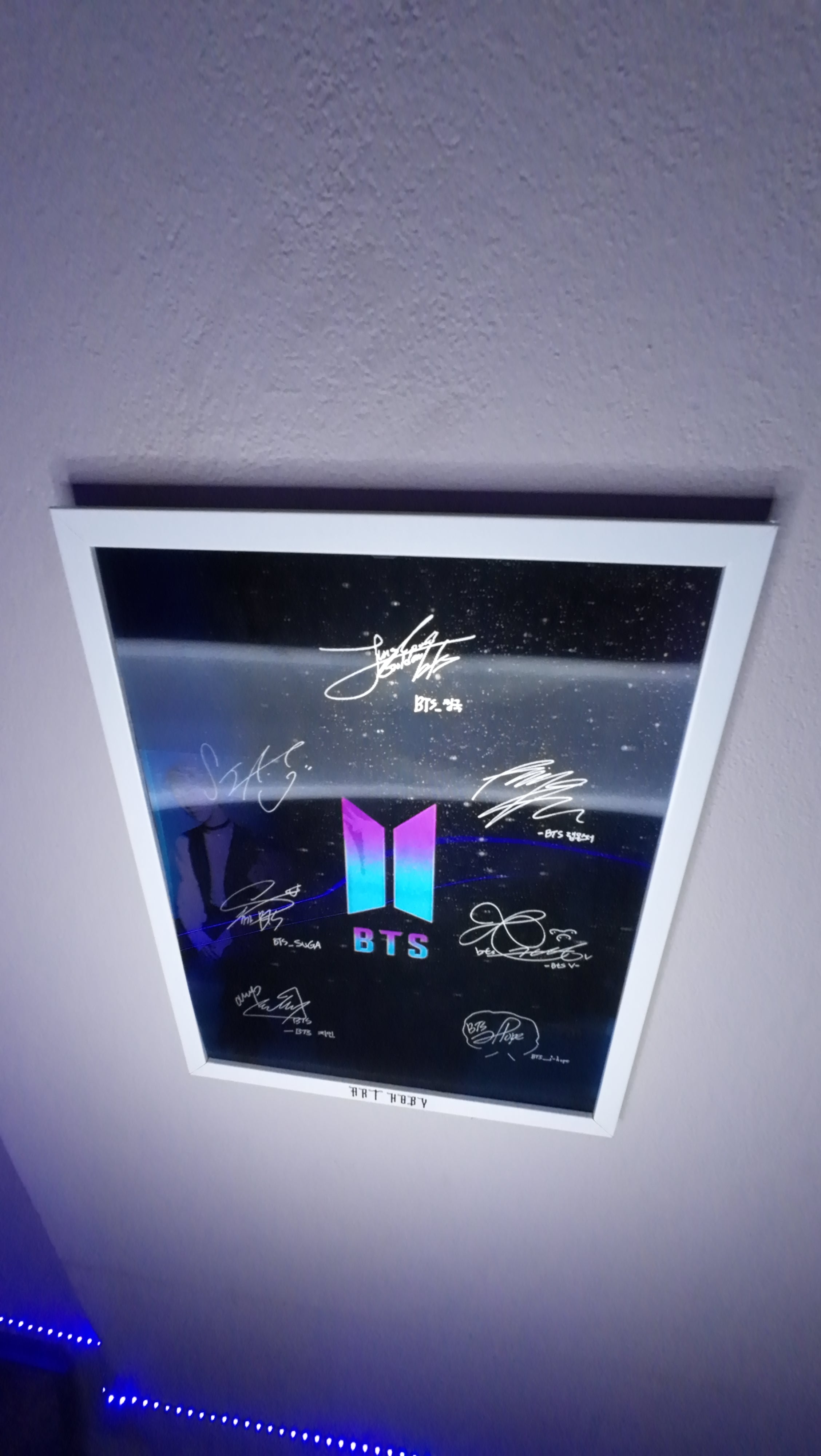 BTS Oda Dekor Posteri – 3D K-pop İmza ve Fotoğraf (Lenticular)